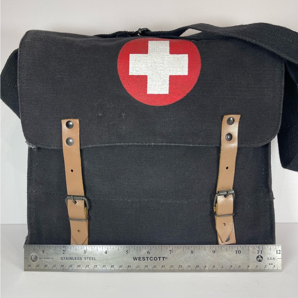 Military vintage-style canvas medic crossbody messenger bag - Picture 7 of 13